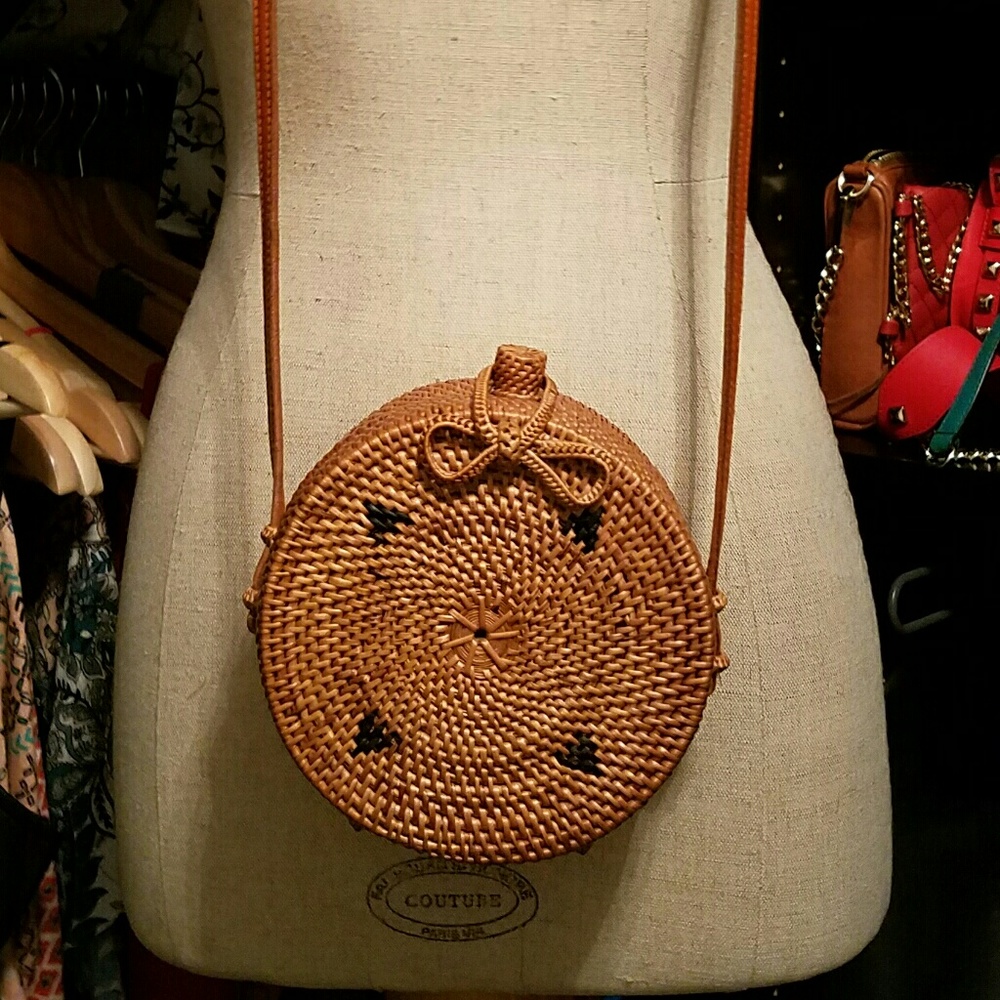 Bali circle crossbody